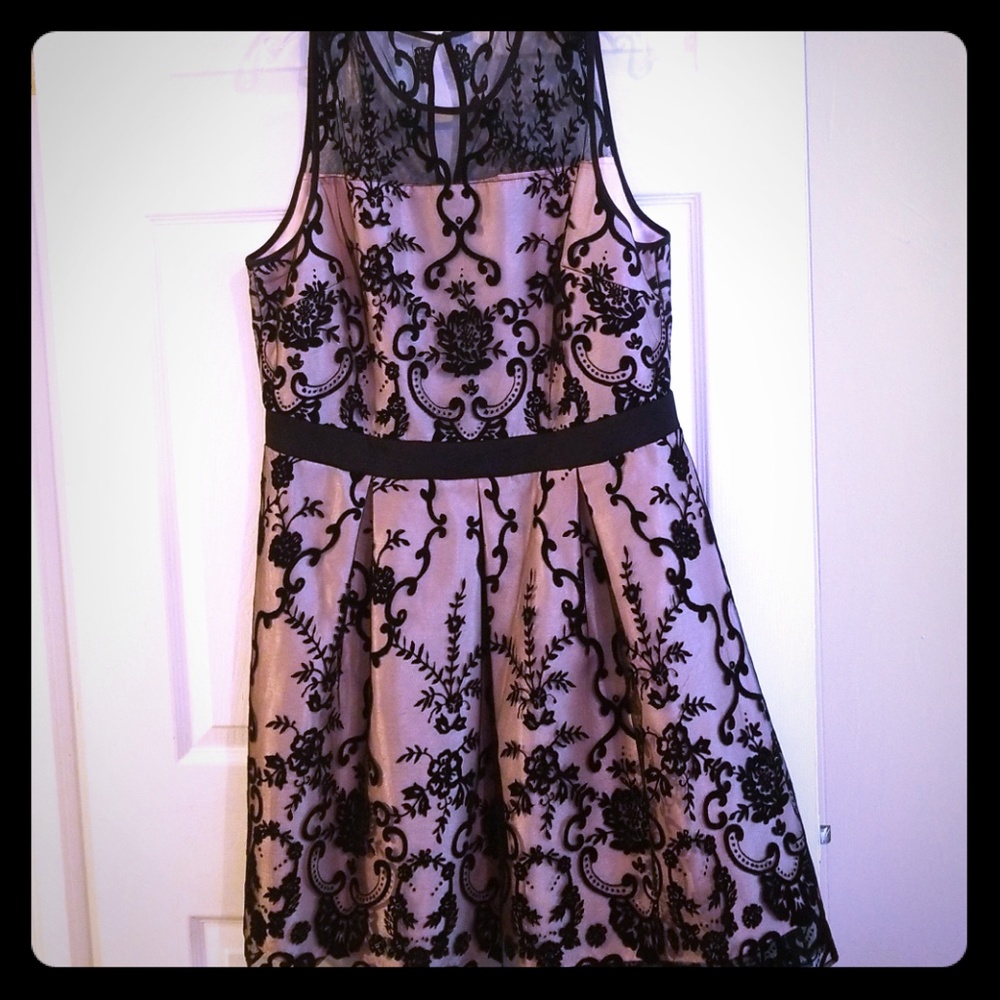 Roz&Ali Lace dress